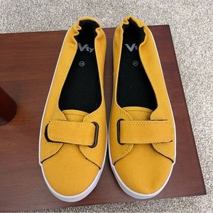 VTY yellow flats size 40